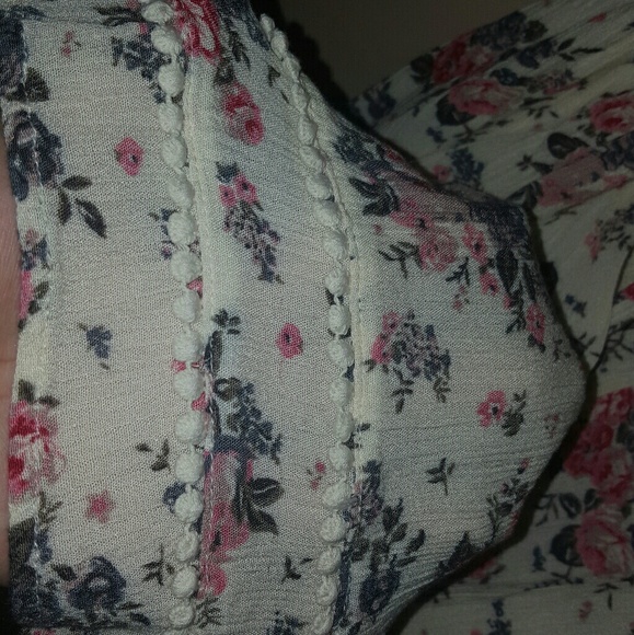 NOT FOR SALE RN! DONT BUY Pretty Floral Dress - Picture 7 of 7